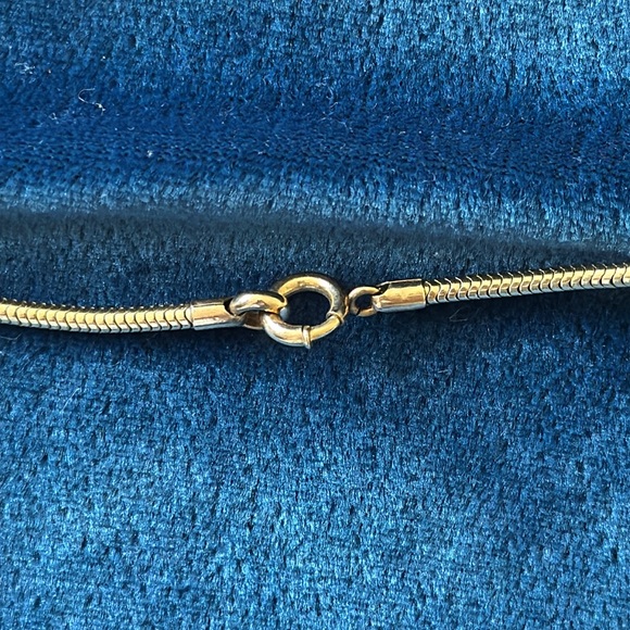 Krementz Necklace Tri Gold Rose Leaf - Picture 6 of 15